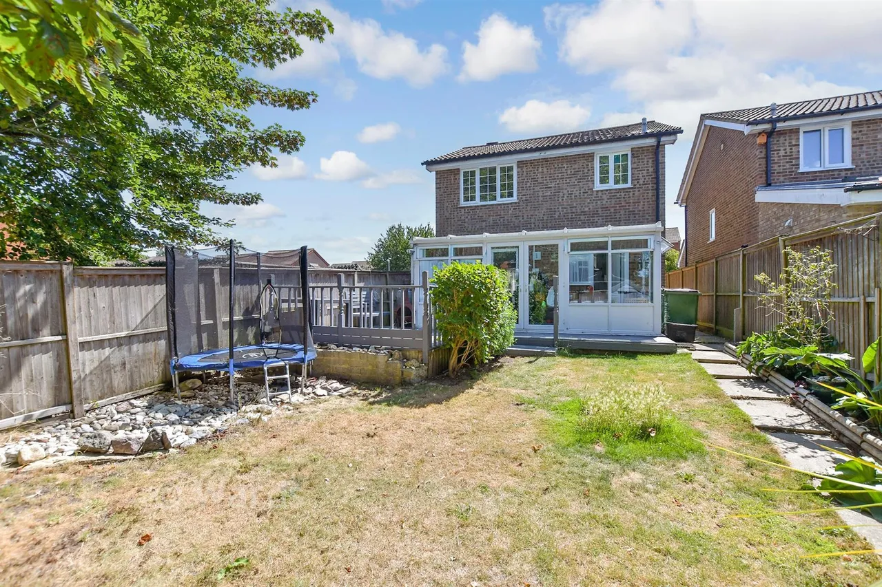 Naseby Avenue, Folkestone, CT20, photo 2