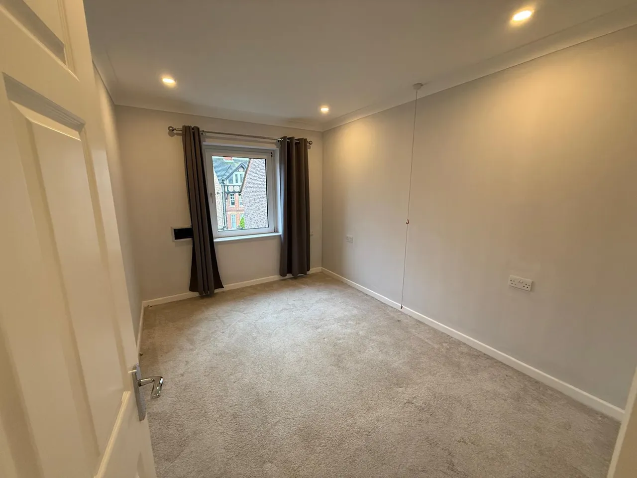 York Road, GU1, photo 6