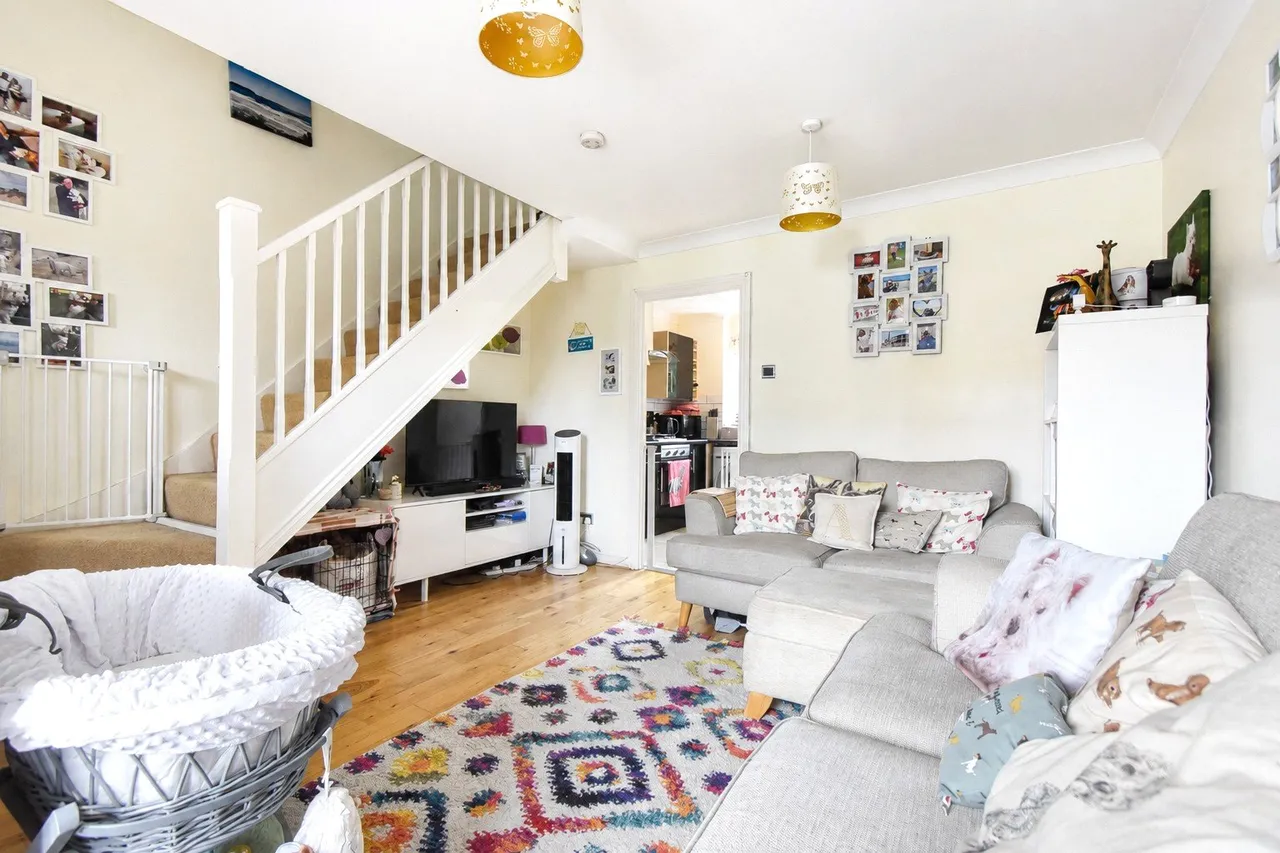 Bowling Green Drive, Hook, Hampshire, RG27 9TZ, photo 4