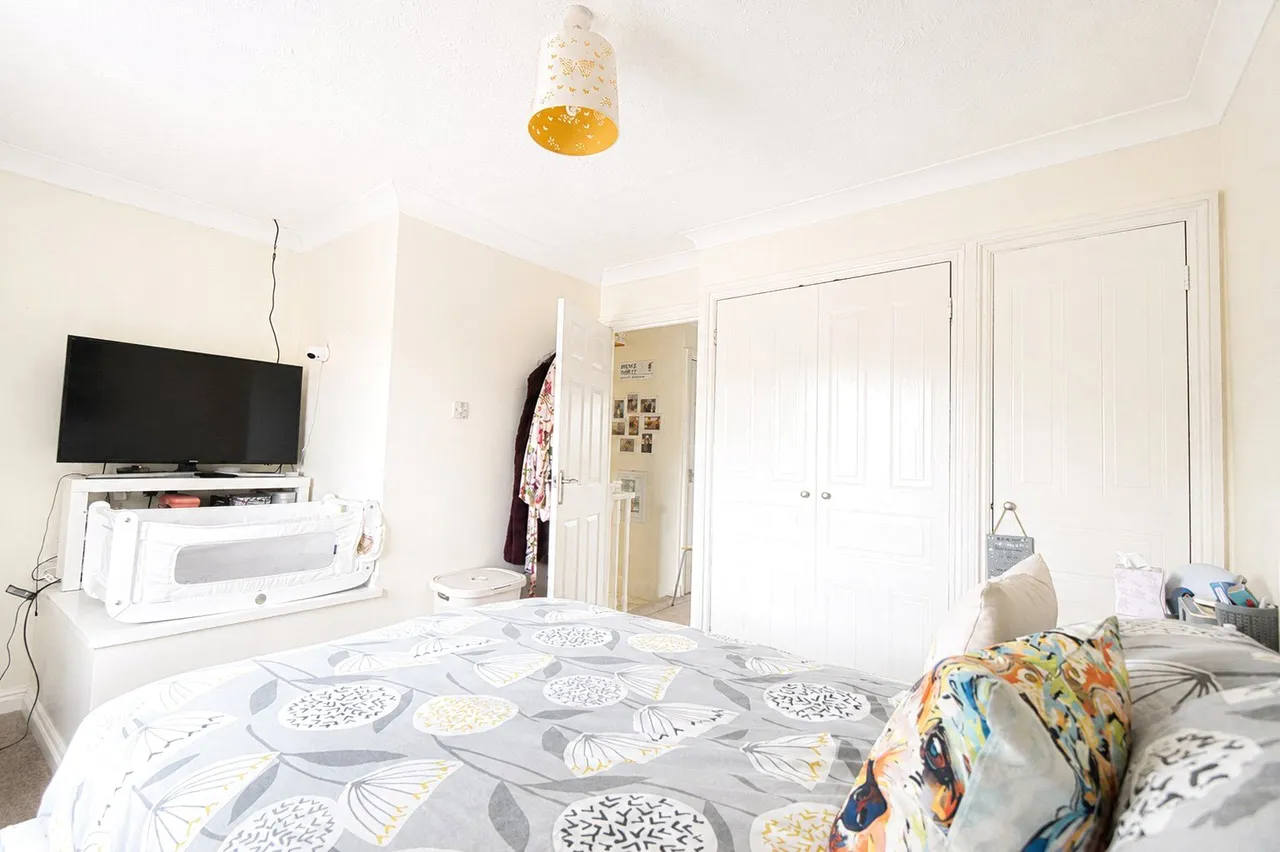 Bowling Green Drive, Hook, Hampshire, RG27 9TZ, photo 9