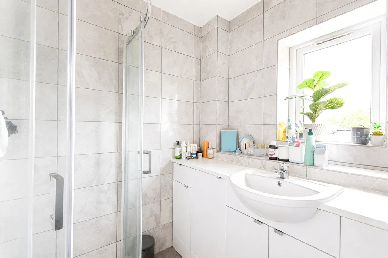 Bowling Green Drive, Hook, Hampshire, RG27 9TZ, photo 10