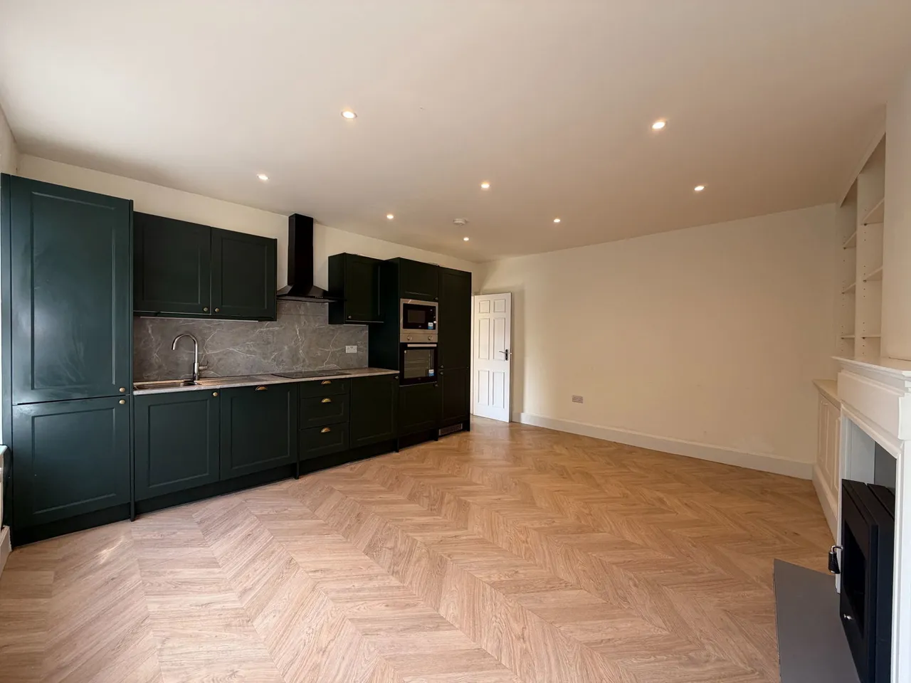 Barking Road, London, E13, photo 5