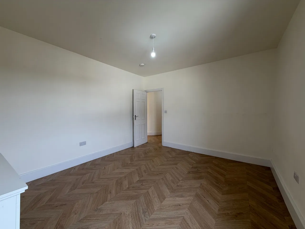 Barking Road, London, E13, photo 12