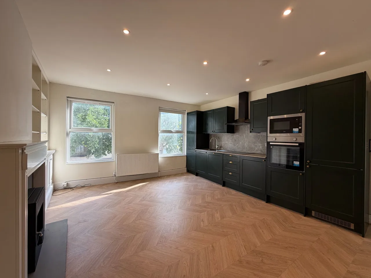 Barking Road, London, E13, photo 2