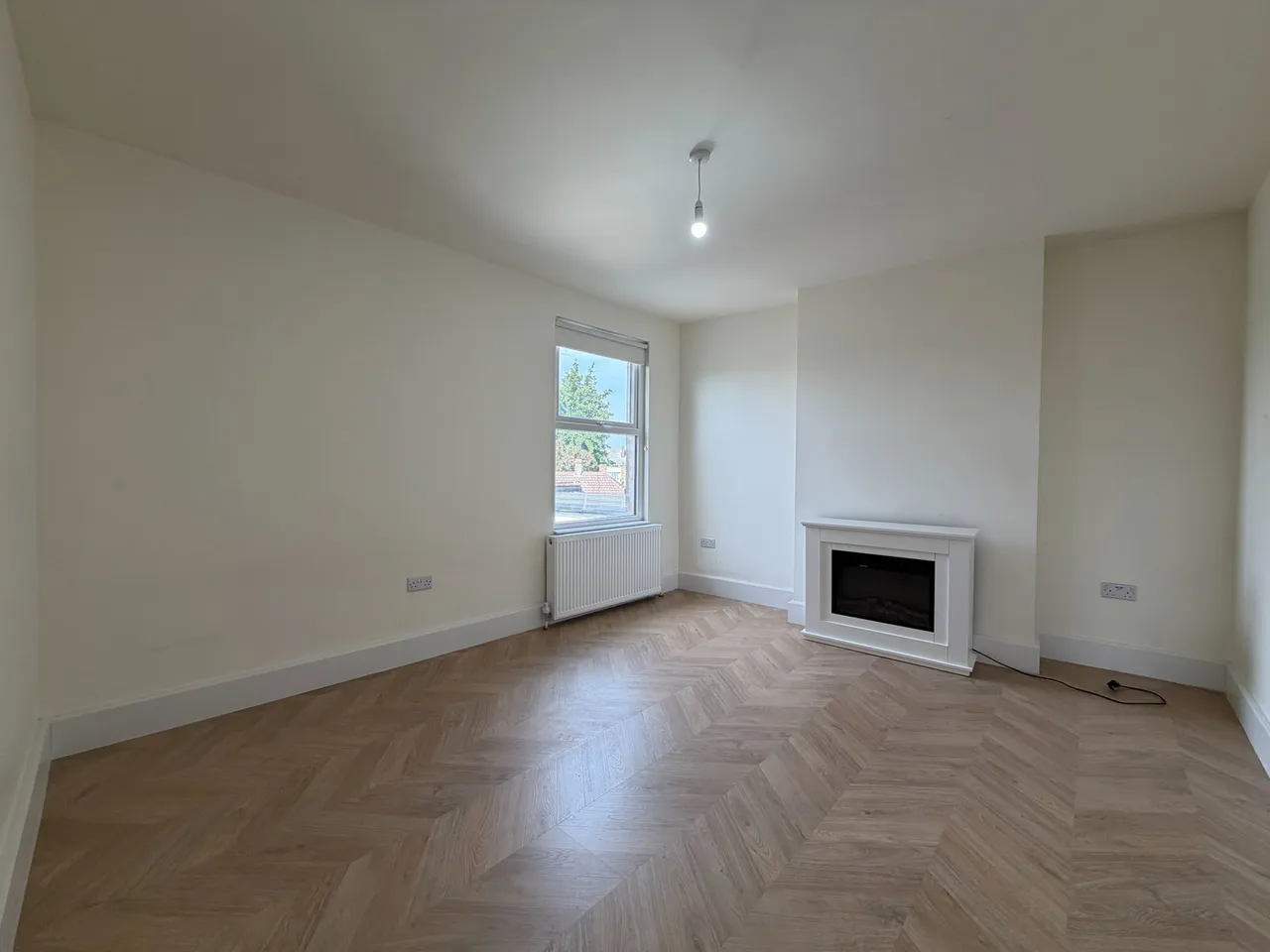 Barking Road, London, E13, photo 11