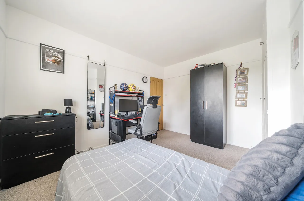 Kinross Crescent, Drayton, PO6, photo 8