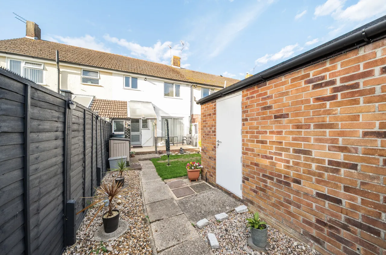 Kinross Crescent, Drayton, PO6, photo 13