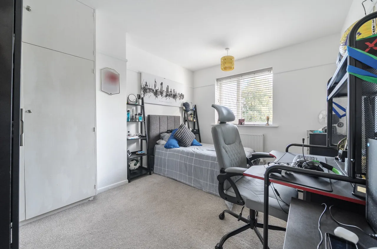 Kinross Crescent, Drayton, PO6, photo 9
