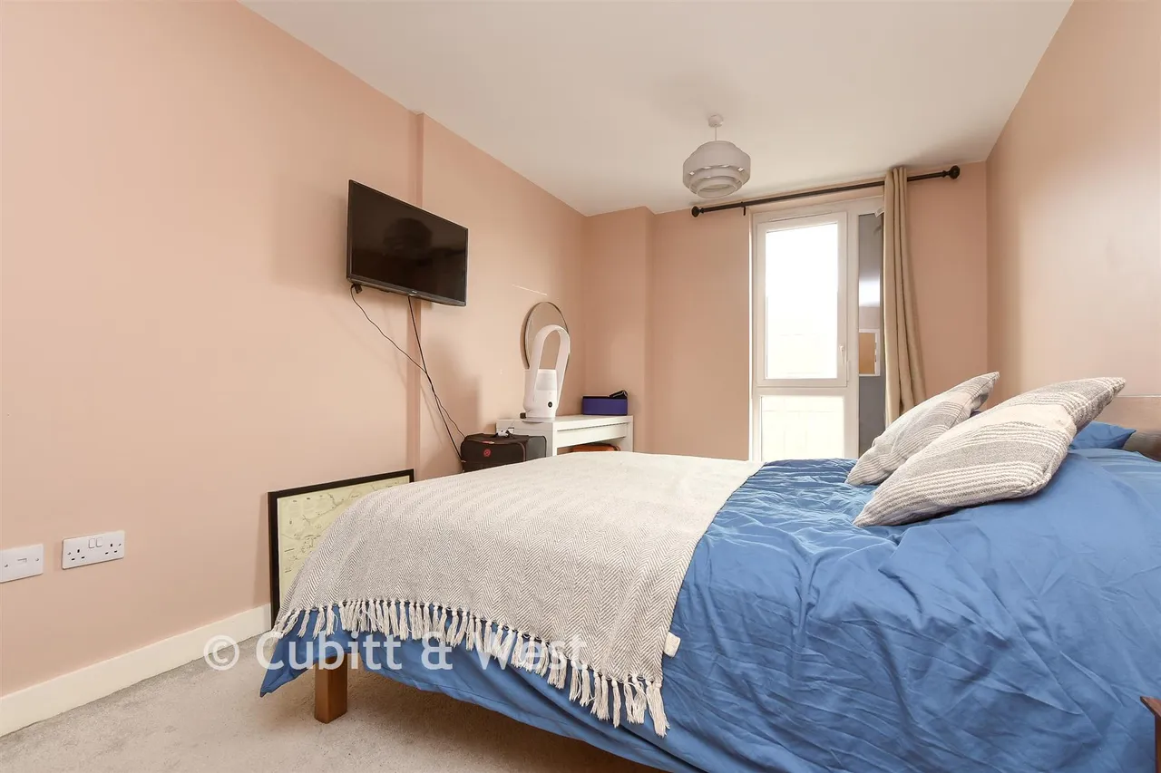 Marketfield Way, Redhill, RH1, photo 8