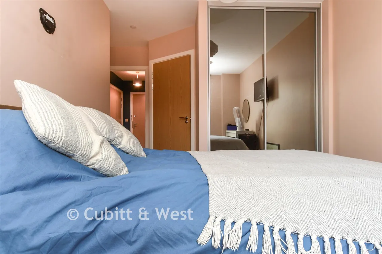 Marketfield Way, Redhill, RH1, photo 9