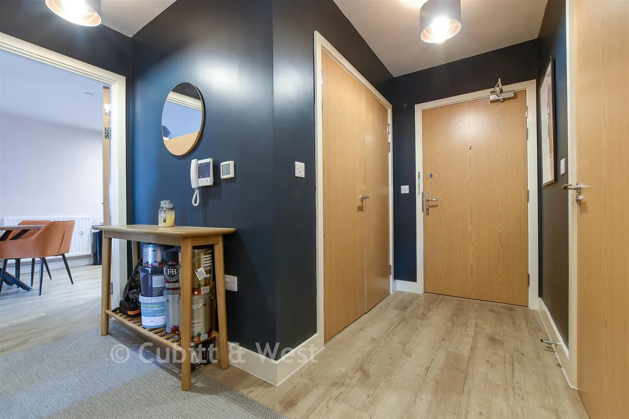 Marketfield Way, Redhill, RH1, photo 7