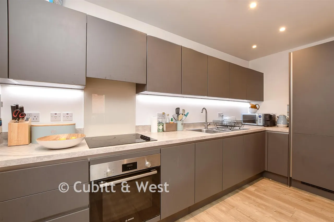 Marketfield Way, Redhill, RH1, photo 5