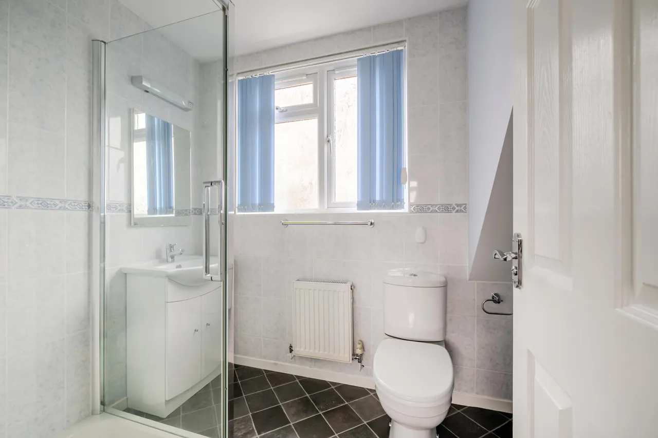 Cleveland Gardens, Trowbridge, BA14, photo 12