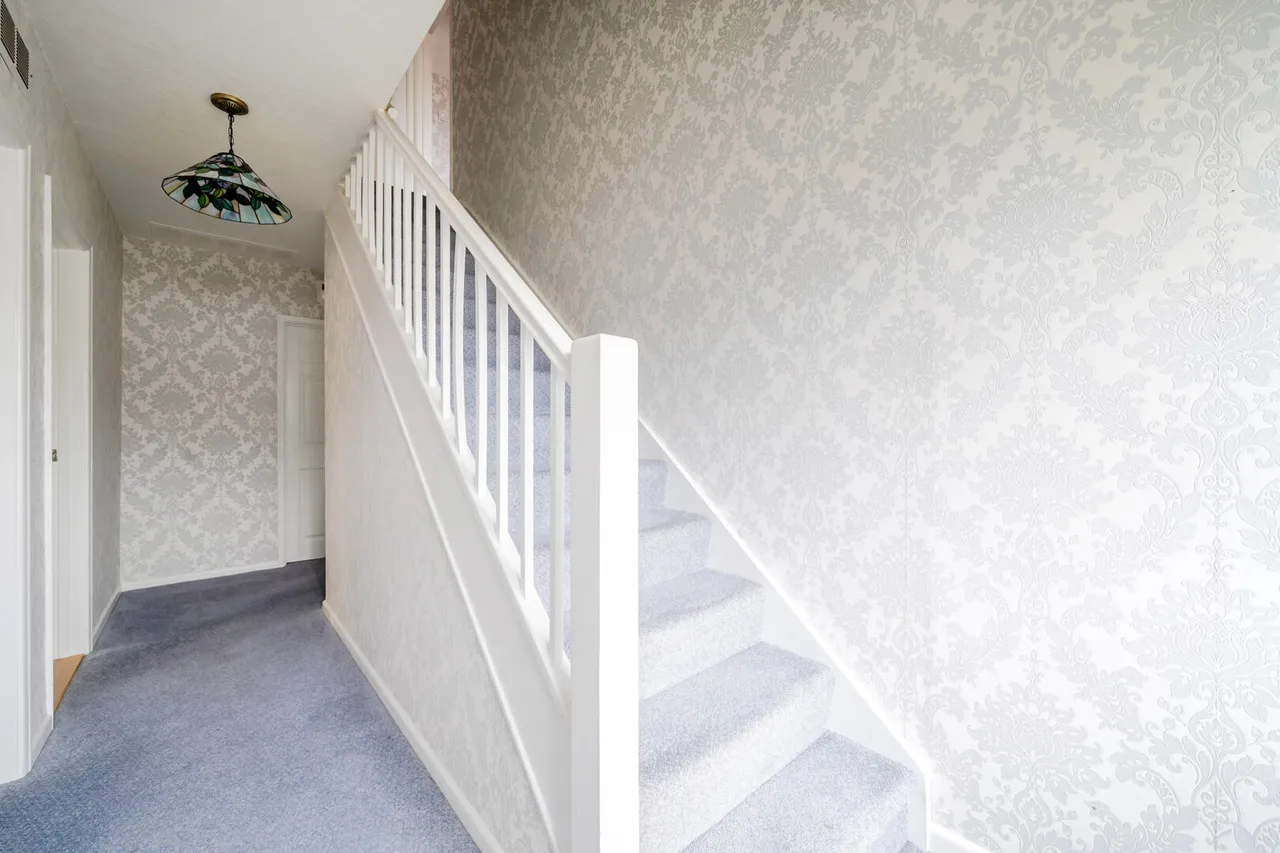 Cleveland Gardens, Trowbridge, BA14, photo 9