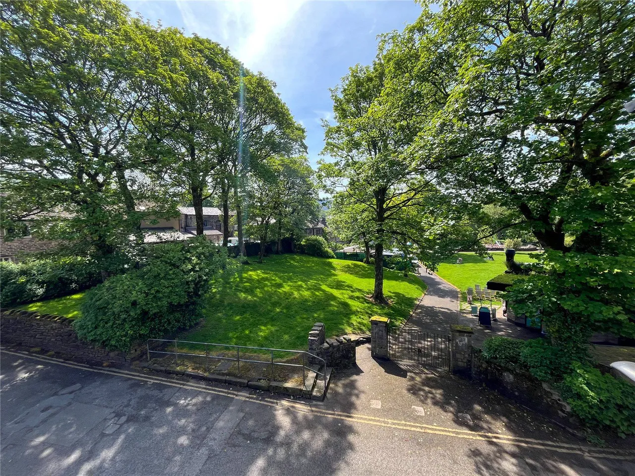 Hopkinson Close, Uppermill, OL3, photo 11