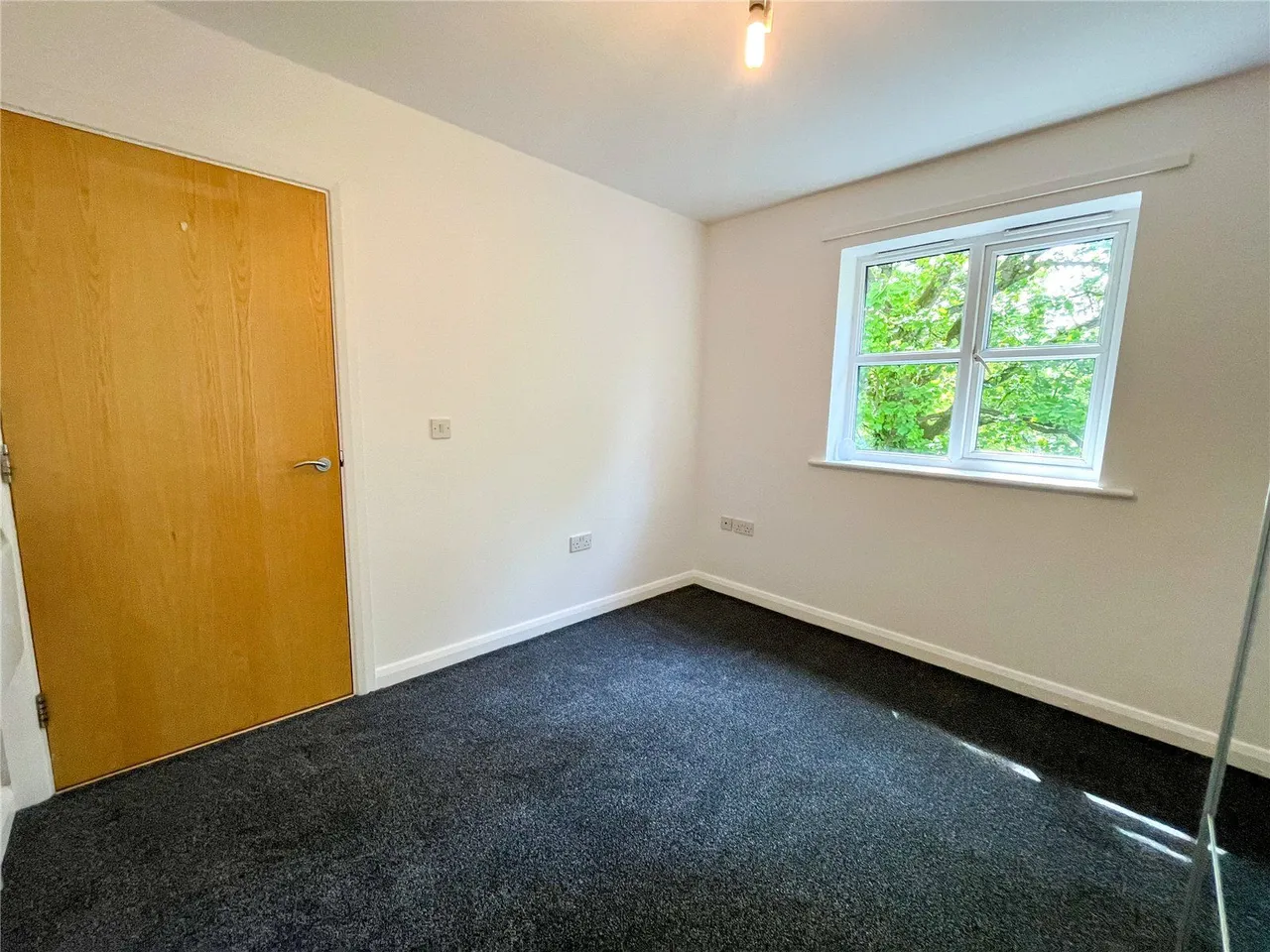 Hopkinson Close, Uppermill, OL3, photo 8