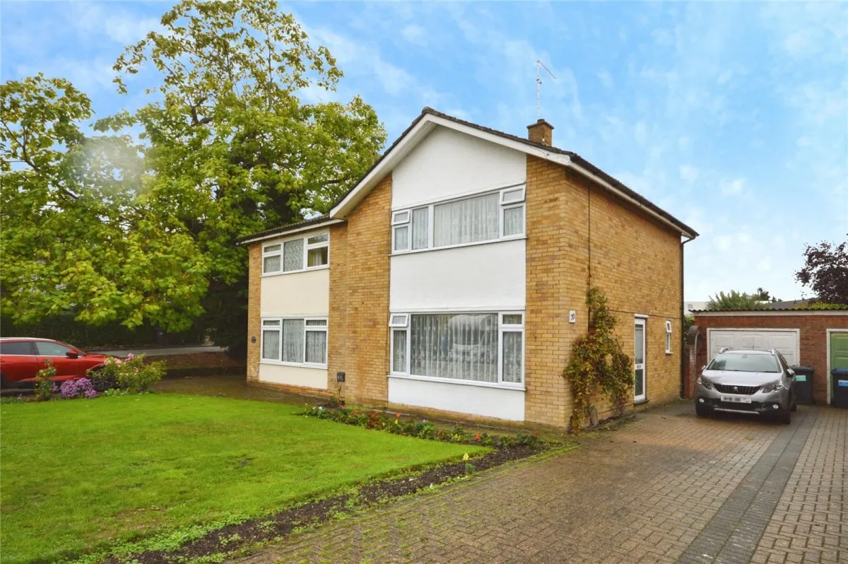 3 bed house for sale, with 3 bedrooms in Bishop's Stortford, CM23