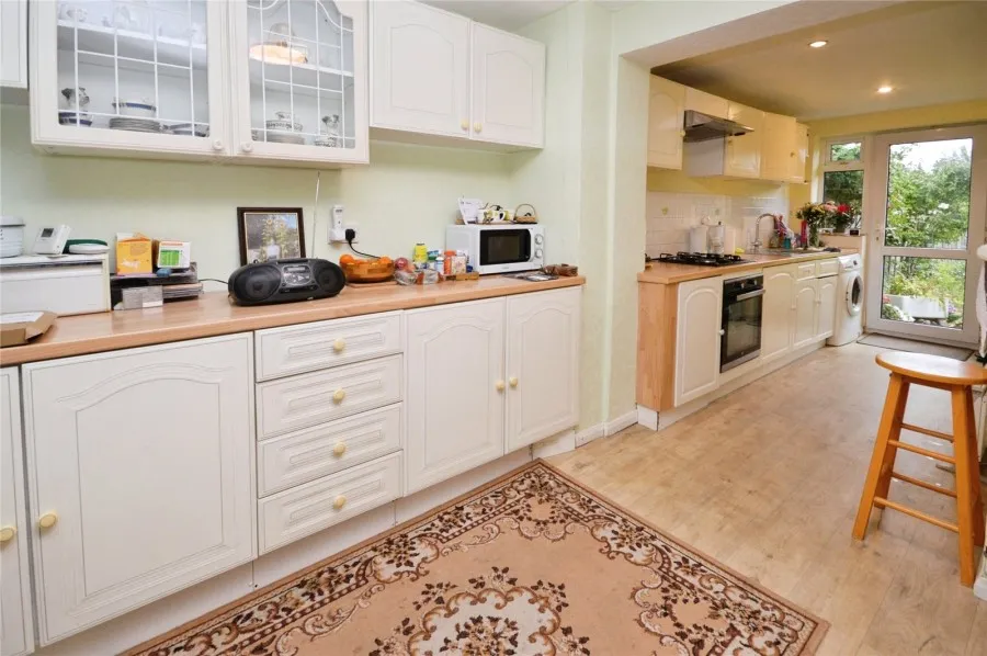 with 3 bedrooms in Bishop's Stortford, CM23, photo 3