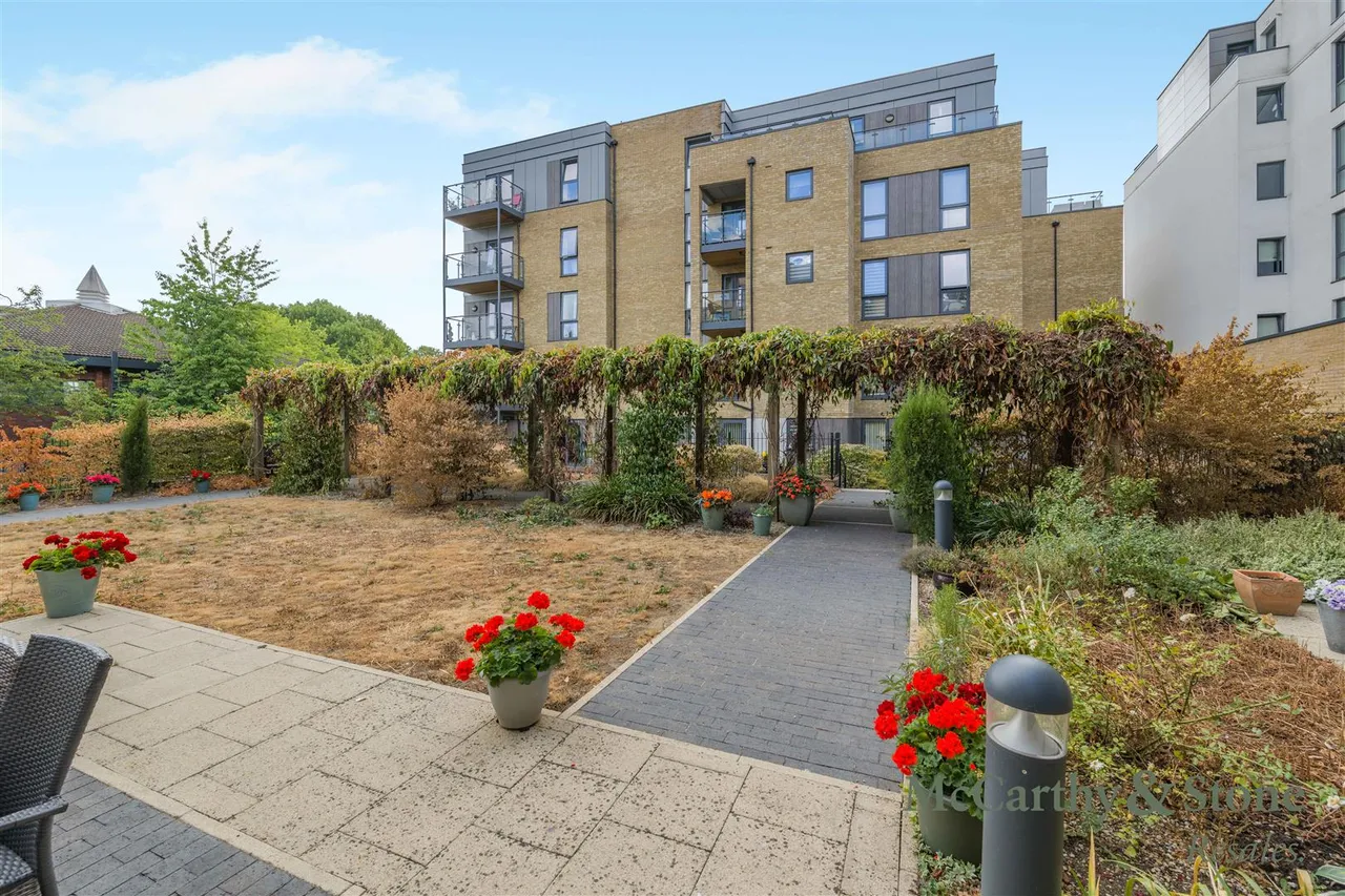 Pegs Lane, Hertford, SG13, photo 21