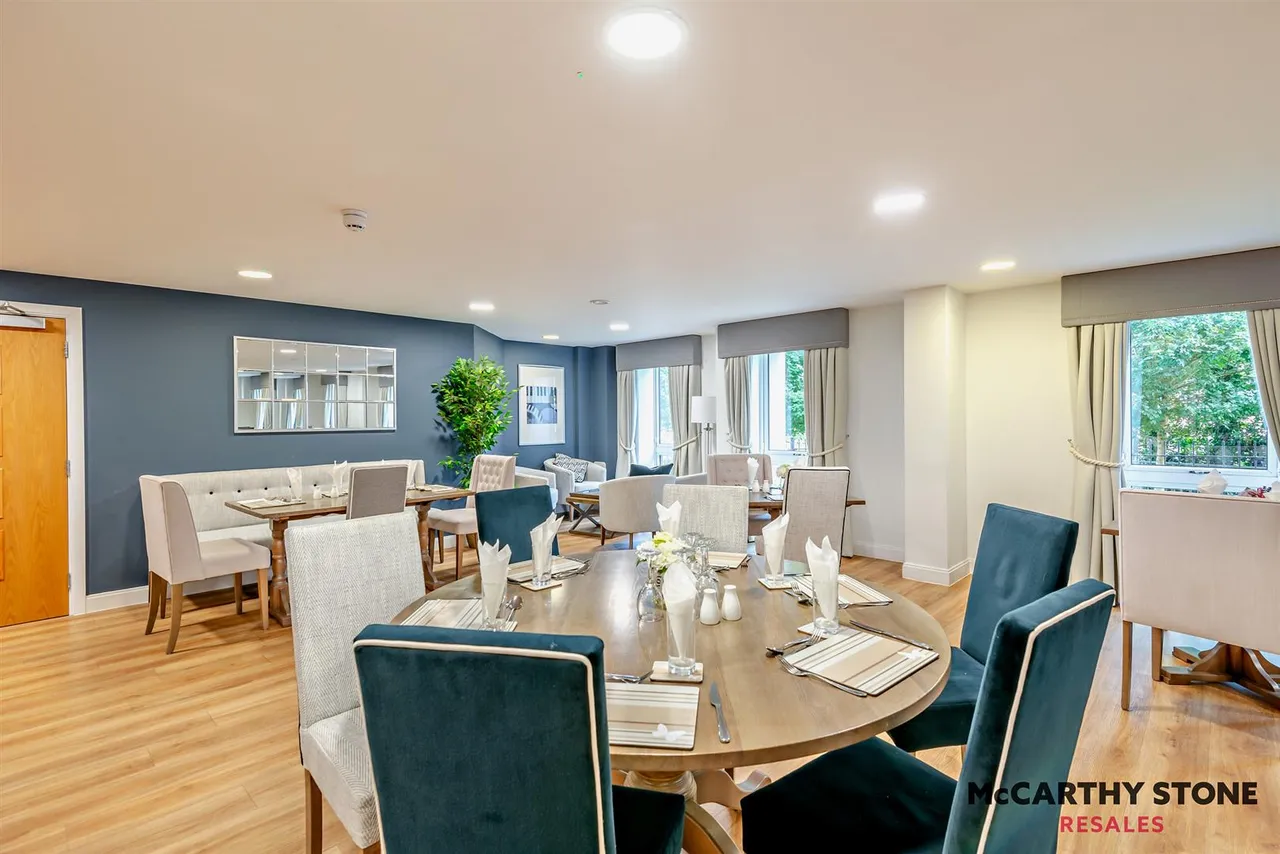 Pegs Lane, Hertford, SG13, photo 17