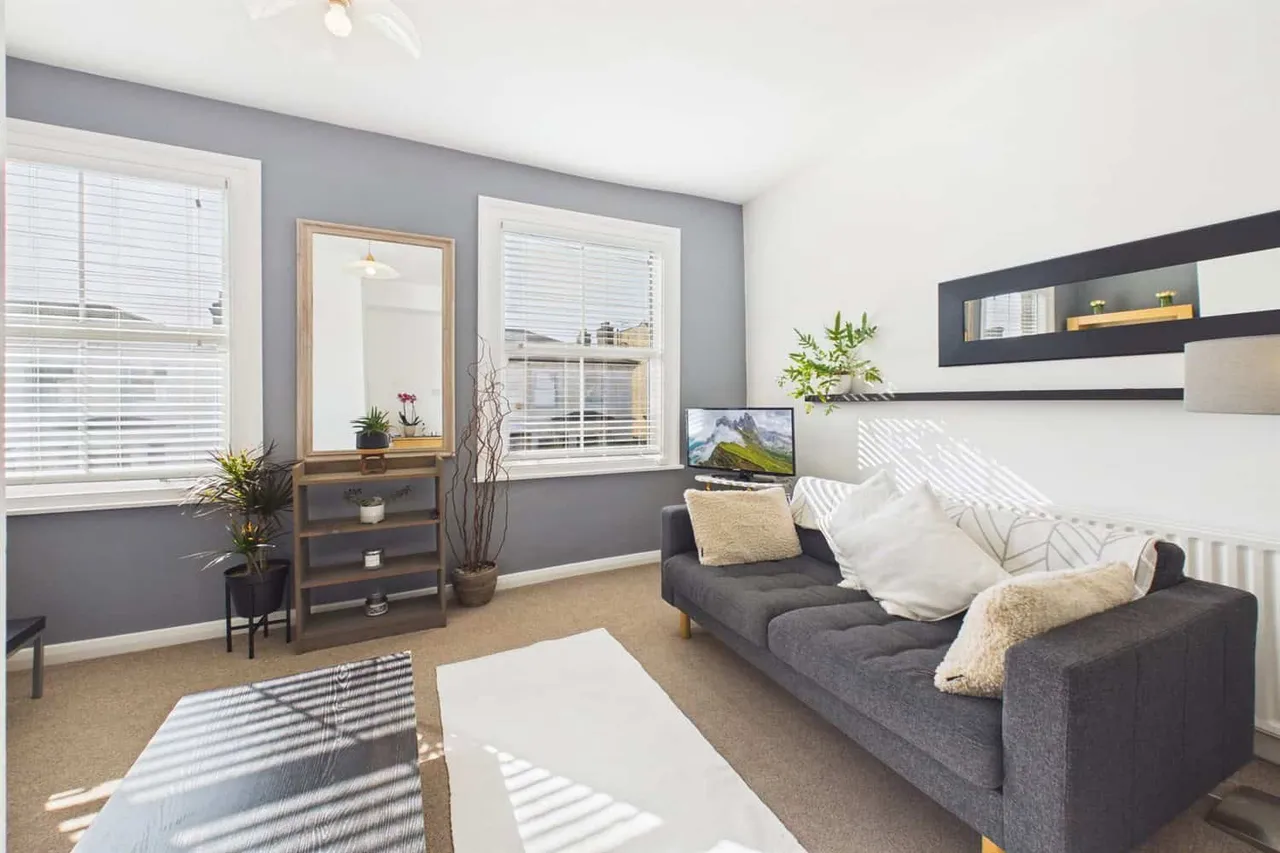 Colliers Wood, London, SW17 9DN, photo 3