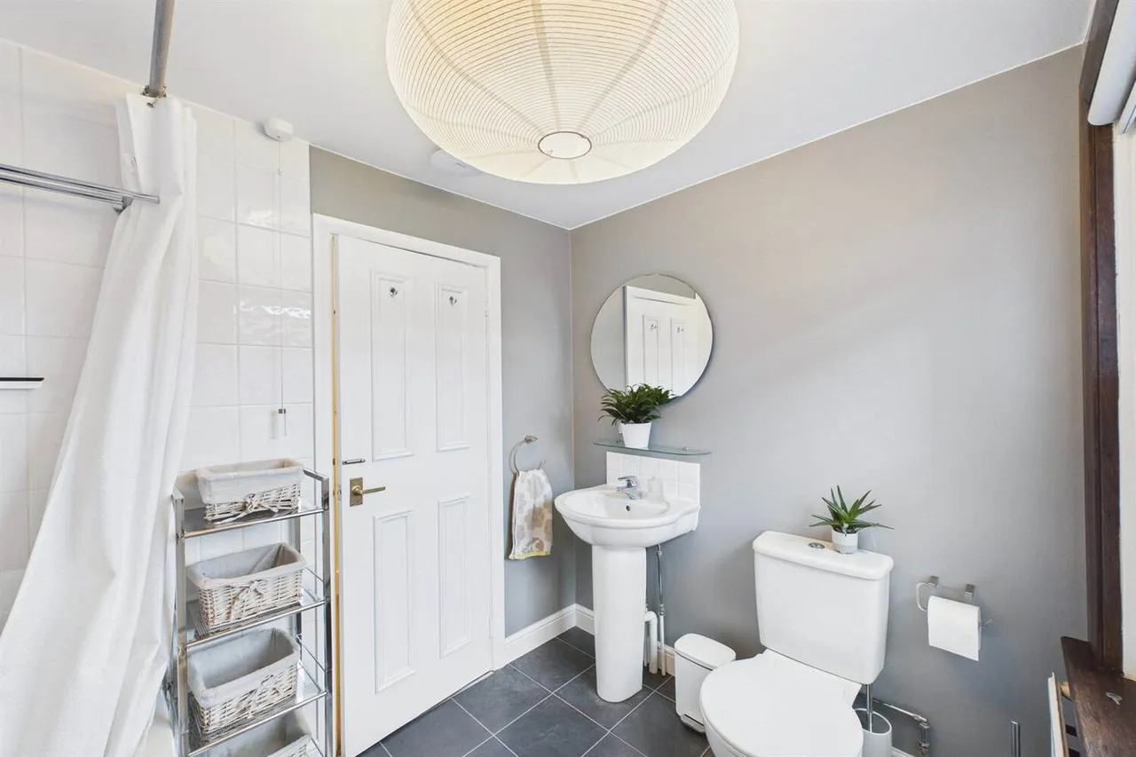 Colliers Wood, London, SW17 9DN, photo 11