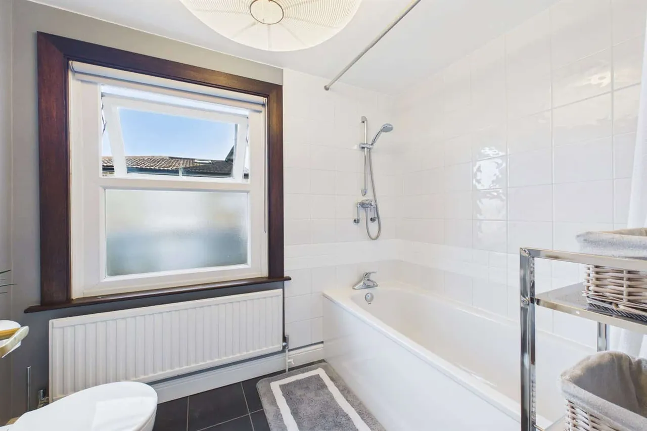 Colliers Wood, London, SW17 9DN, photo 12