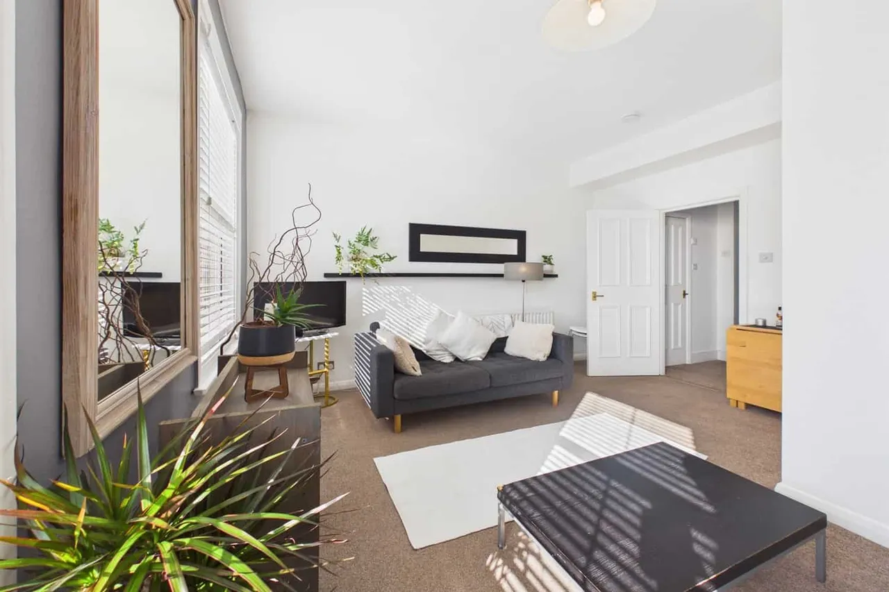 Colliers Wood, London, SW17 9DN, photo 4