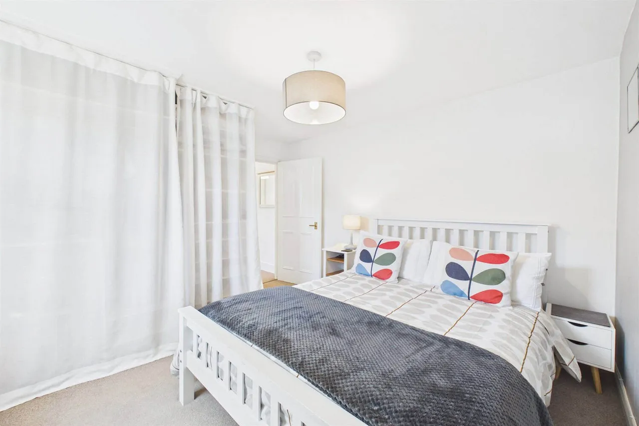 Colliers Wood, London, SW17 9DN, photo 8