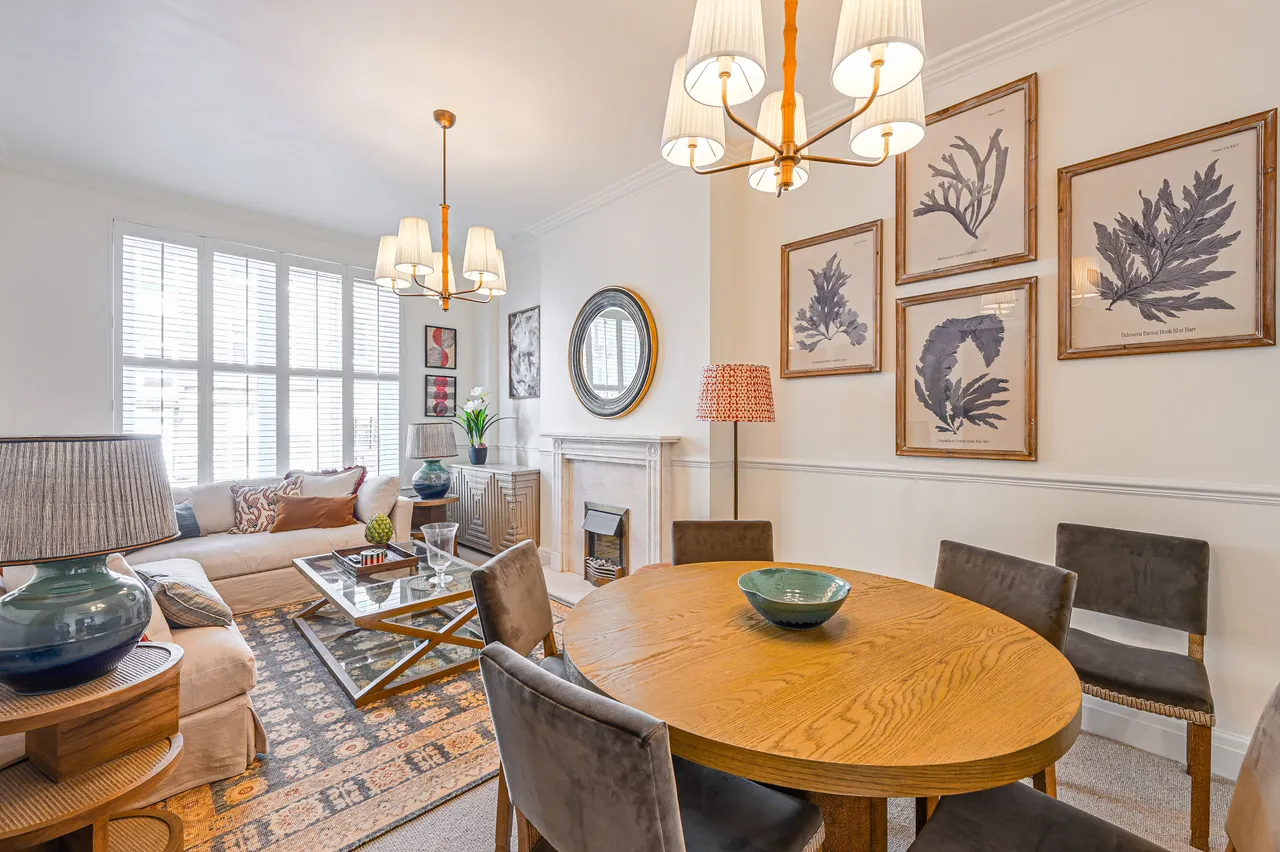 3 bed flat for sale — 27 Lincoln House, Basil Street, London