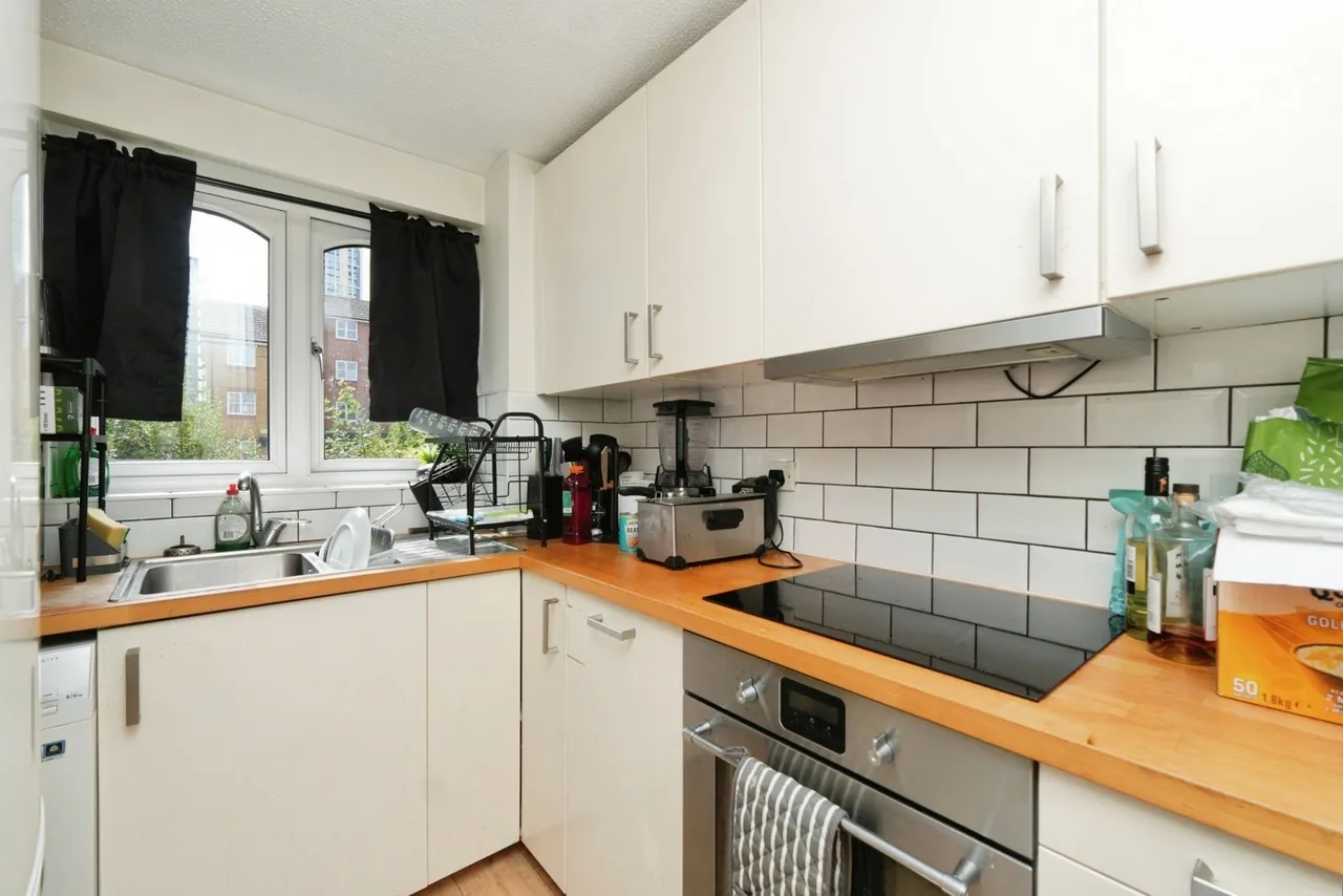 Armoury Road, London, SE8, photo 2