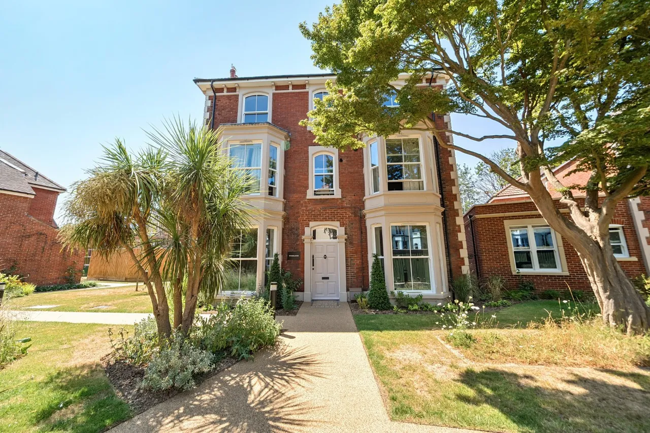 3 bed flat for sale, Juniper Garden, Southsea, PO5