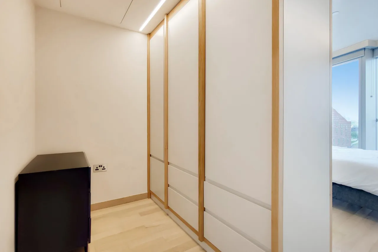 Apartment 1209, Manhattan Loft Apartments, 20 International Way, London, photo 9