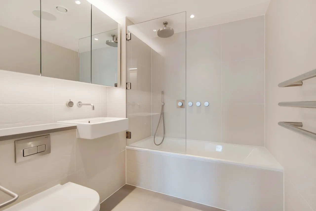 Apartment 1209, Manhattan Loft Apartments, 20 International Way, London, photo 12