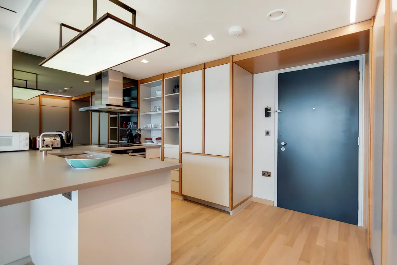 Apartment 1209, Manhattan Loft Apartments, 20 International Way, London, photo 4
