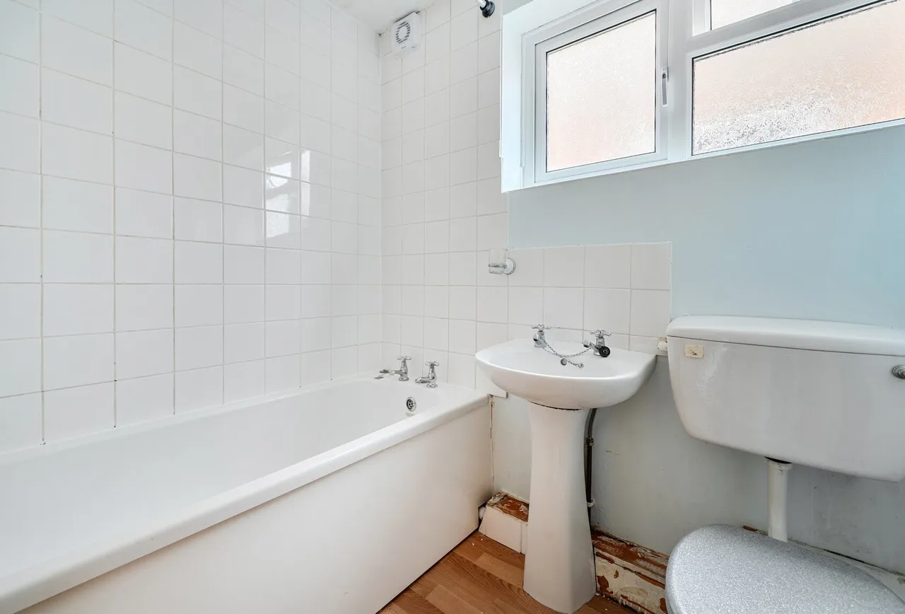 Golden Miller Road, Gloucestershire, Wymans Brook, GL50 4RD, photo 8