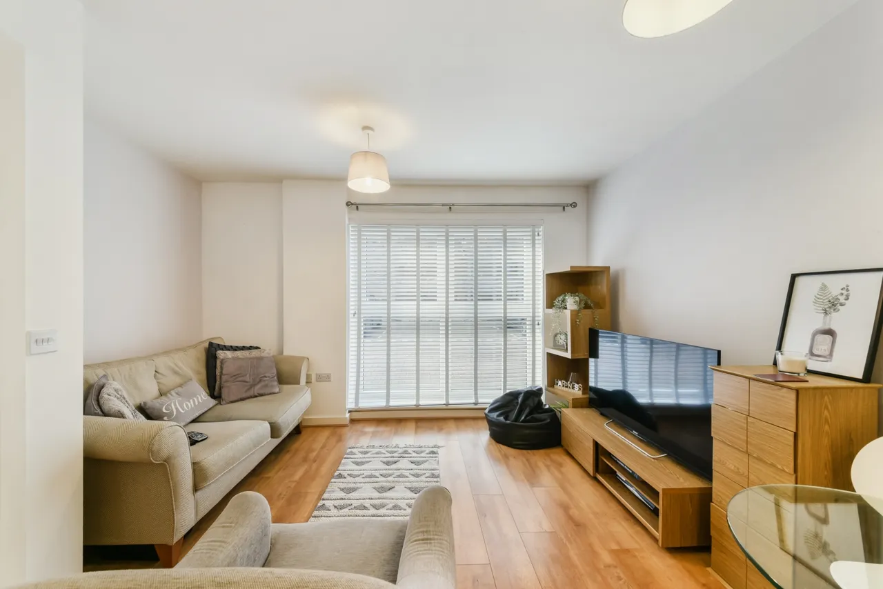 2 bed flat for sale — Forge Square, Isle Of Dogs, London, E14