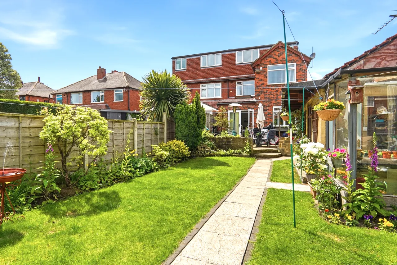 Cross Gates Avenue, Leeds, LS15, photo 3