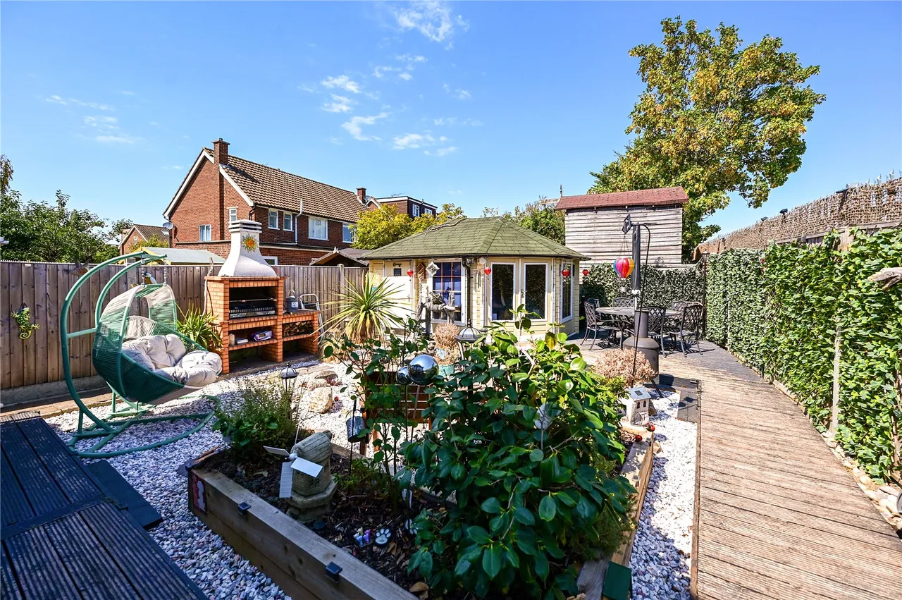 Coolgardie Road, Ashford, TW15, photo 12