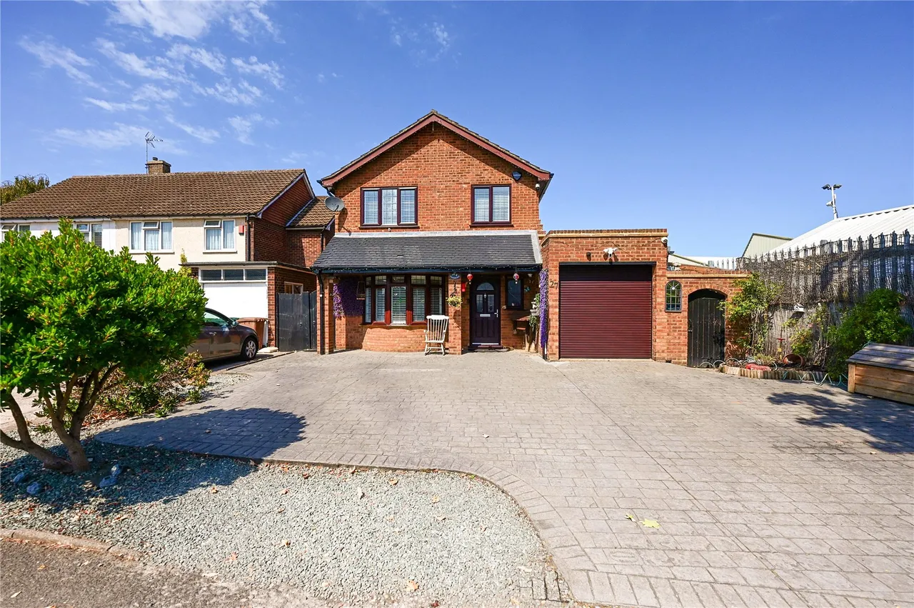 4 bed house for sale, Coolgardie Road, Ashford, TW15