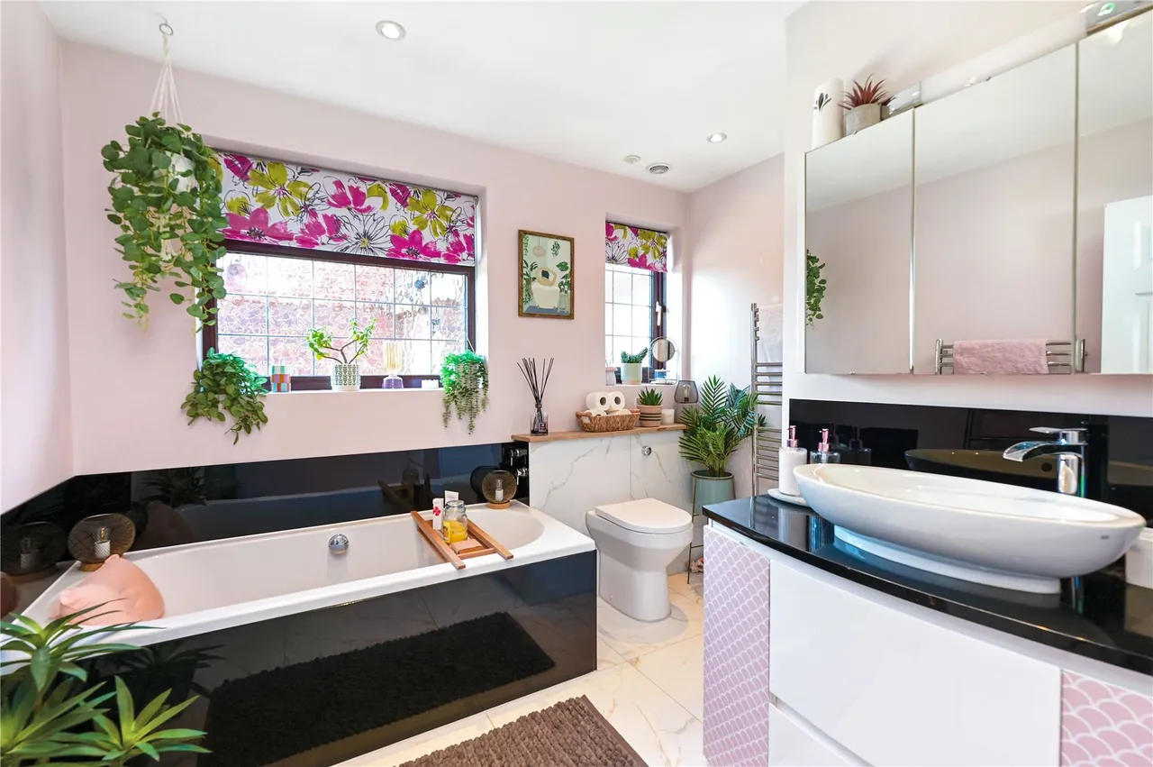 Coolgardie Road, Ashford, TW15, photo 8