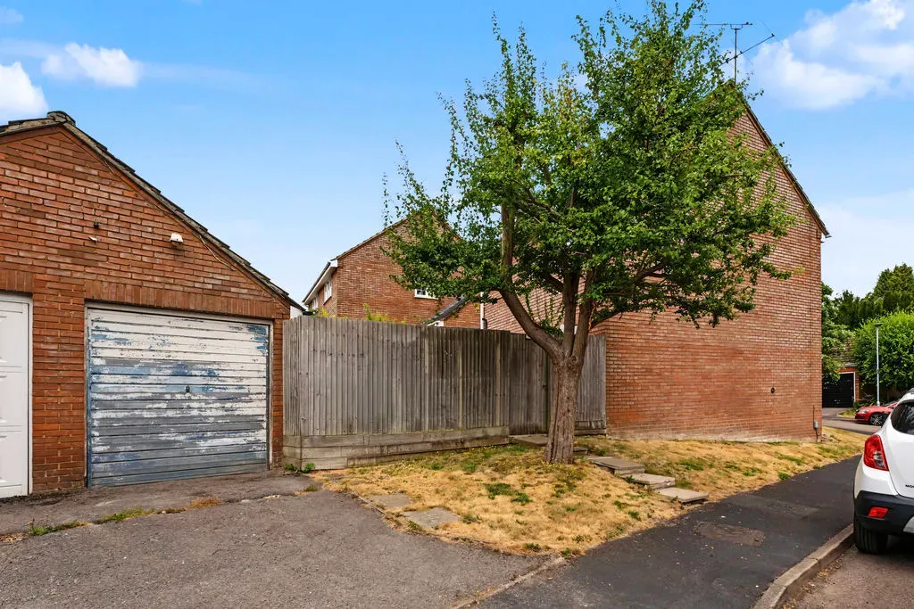 Morefields, Tring, Hertfordshire, HP23 5EU, photo 11