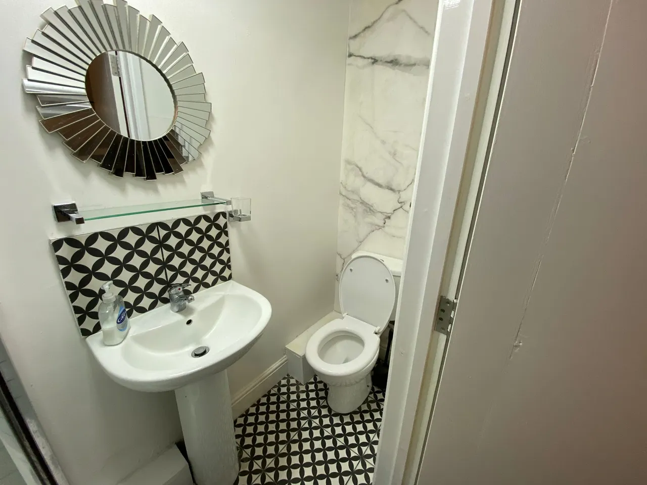 Buckingham Road, Room, E18, photo 3