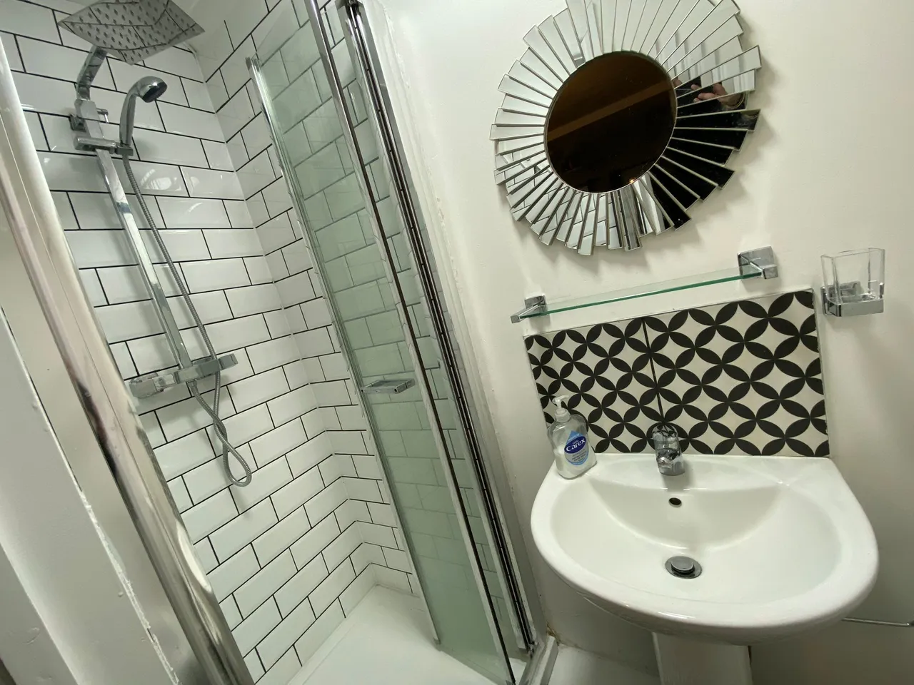 Buckingham Road, Room, E18, photo 2