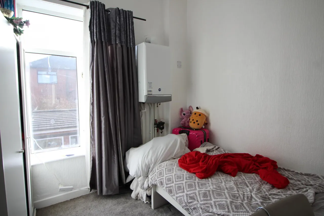 Hollins Road, Oldham, OL8, photo 9