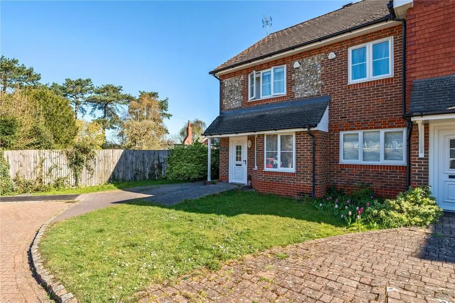 2 bed house for sale, Greenfinch Drive, Twyford, RG10