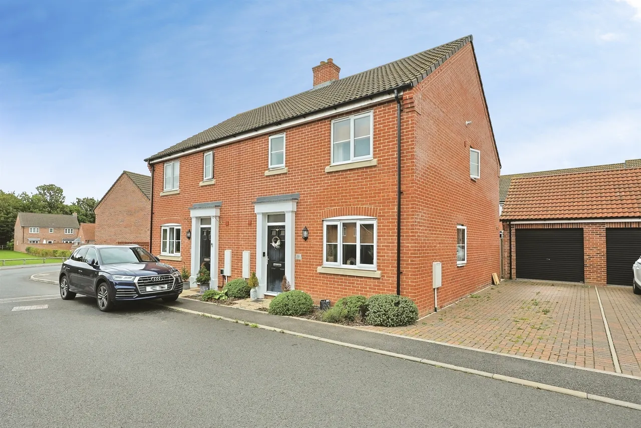 3 bed house for sale — Steve Read Way, Horsford, Norwich