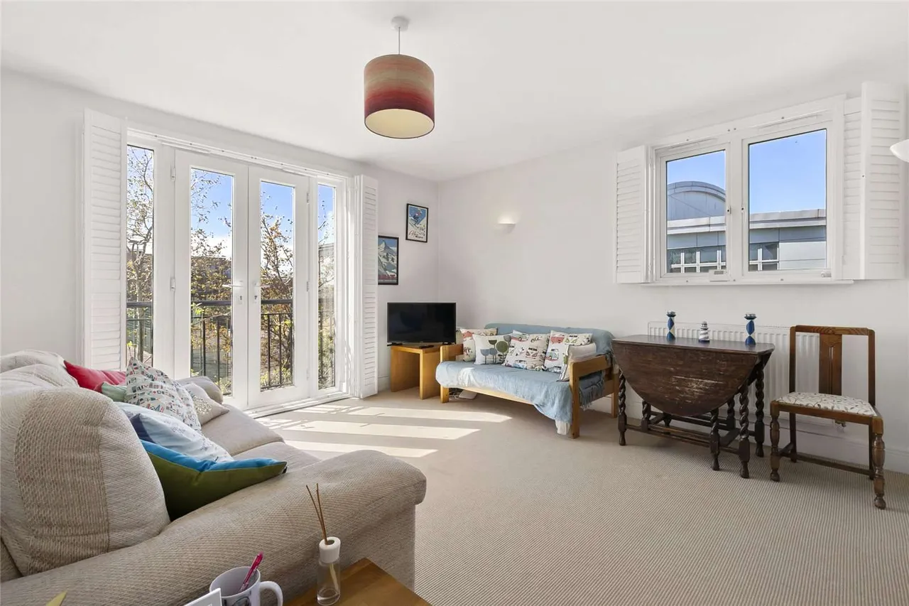2 bed flat for sale — Pavilion Square, London, SW17 7DN