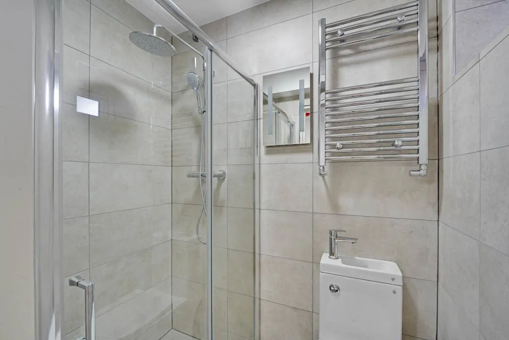 The Grove, Greenford, UB6, photo 4