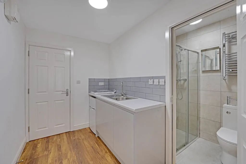 The Grove, Greenford, UB6, photo 2